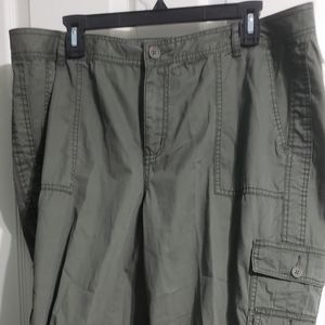 ST. JOHN'S BAY, NWT, 18W, OLIVE GREEN, CAPRI/ CROP/ FULL PANTS